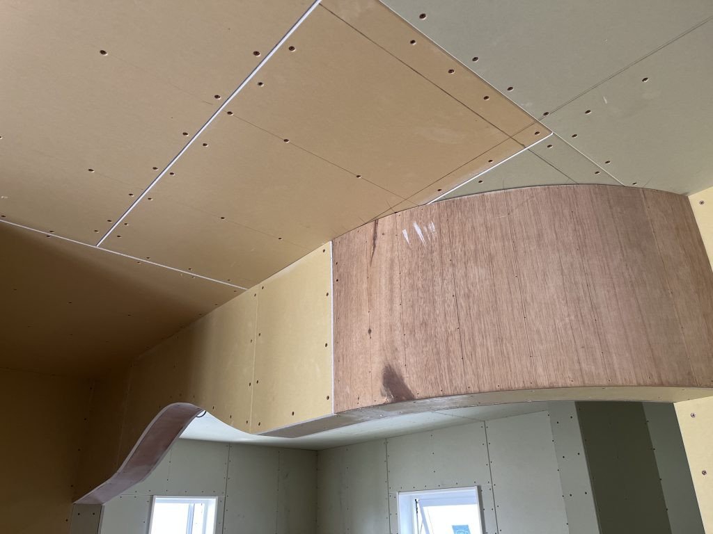  5.8インチiPhoneは「湾曲」の噂にもかかわらずフラットディスプレイを搭載すると予想